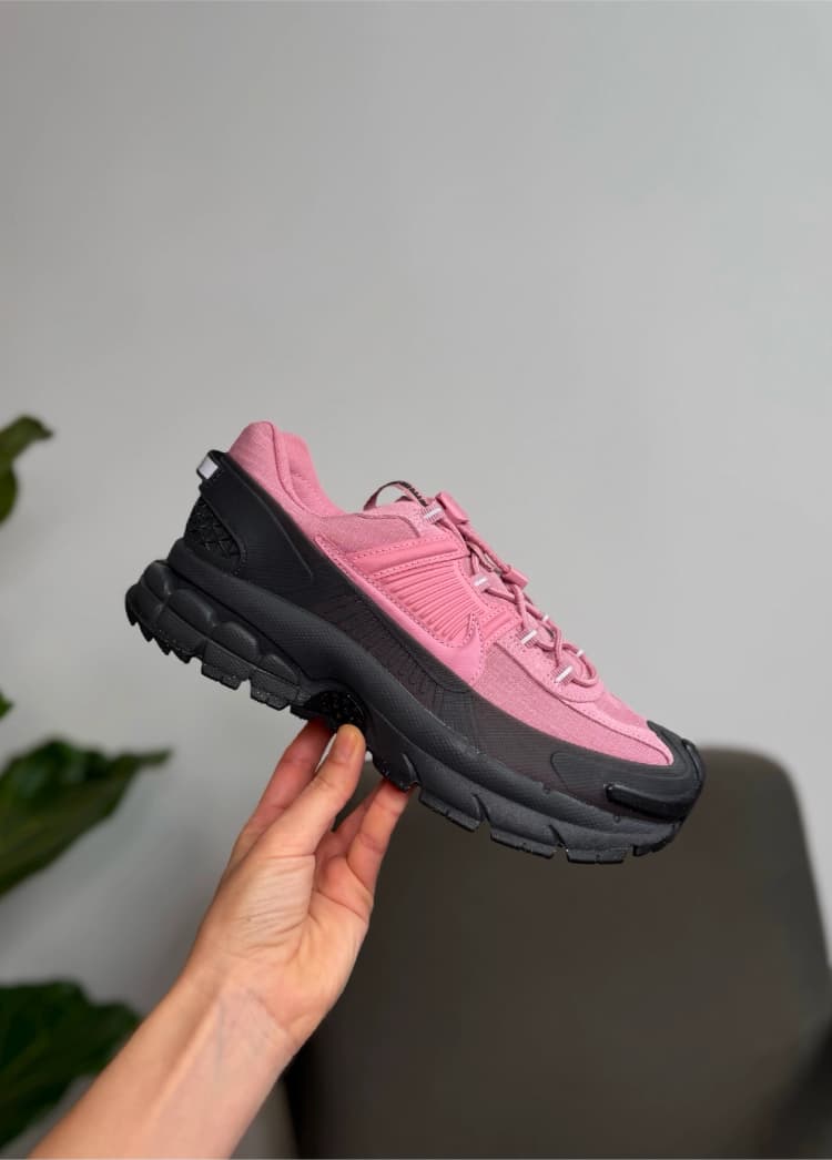 Кросівки жіночі Nike W Zoom Vomero Roam 'Elemental Pink Anthracite' HQ2181-003