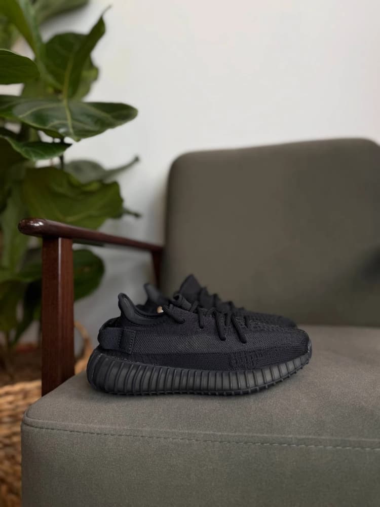 Кросівки Adidas Yeezy Boost 350 V2 Black HQ4540